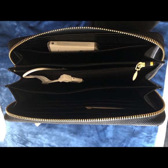 Wristlet Cell phone charger - Picture 2 of 5